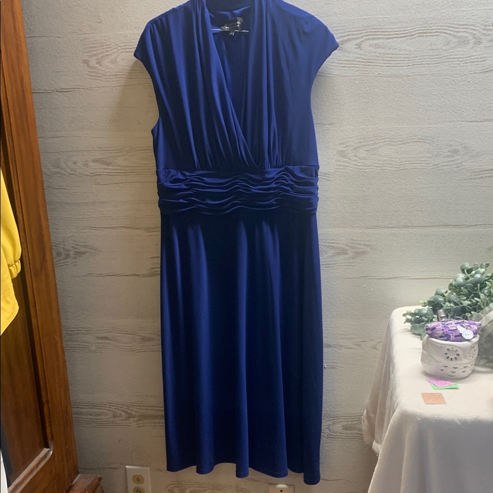 Black Label Evan Picone blue midi sleeveless dress ruched waist size 12